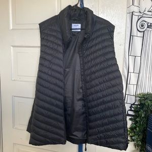 Old Navy puffer vest in black